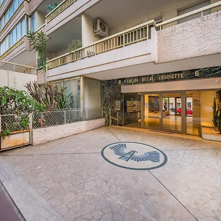 For 4 People In The Heart Of * Cannes